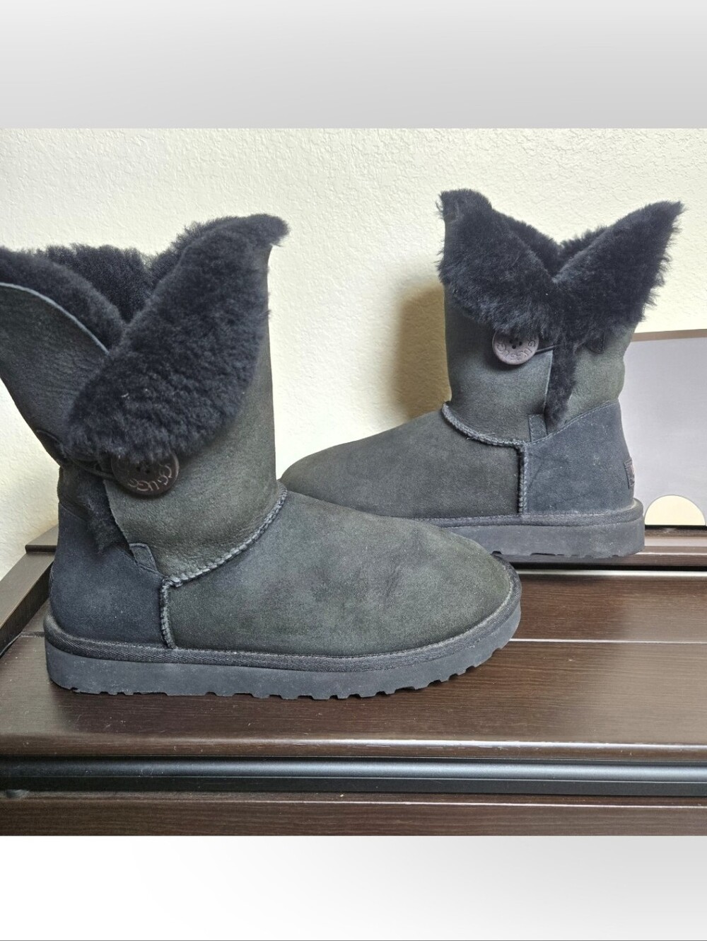 The UGG Bailey Button Boot (Style 5803) Size 10